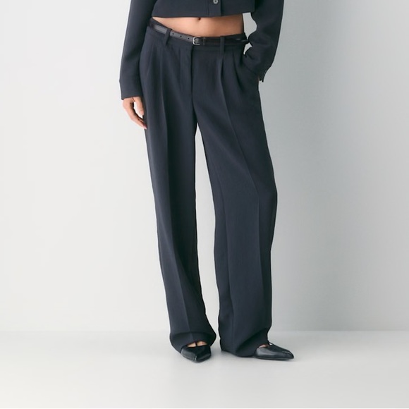 Aritzia Pants - Aritzia Wilfred Black Effortless Low Rise Trousers